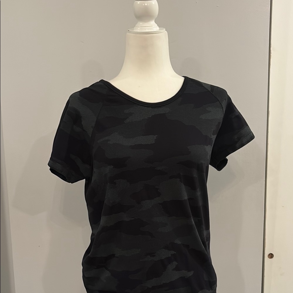 Athleta Black Camo Short Sleeve Tee